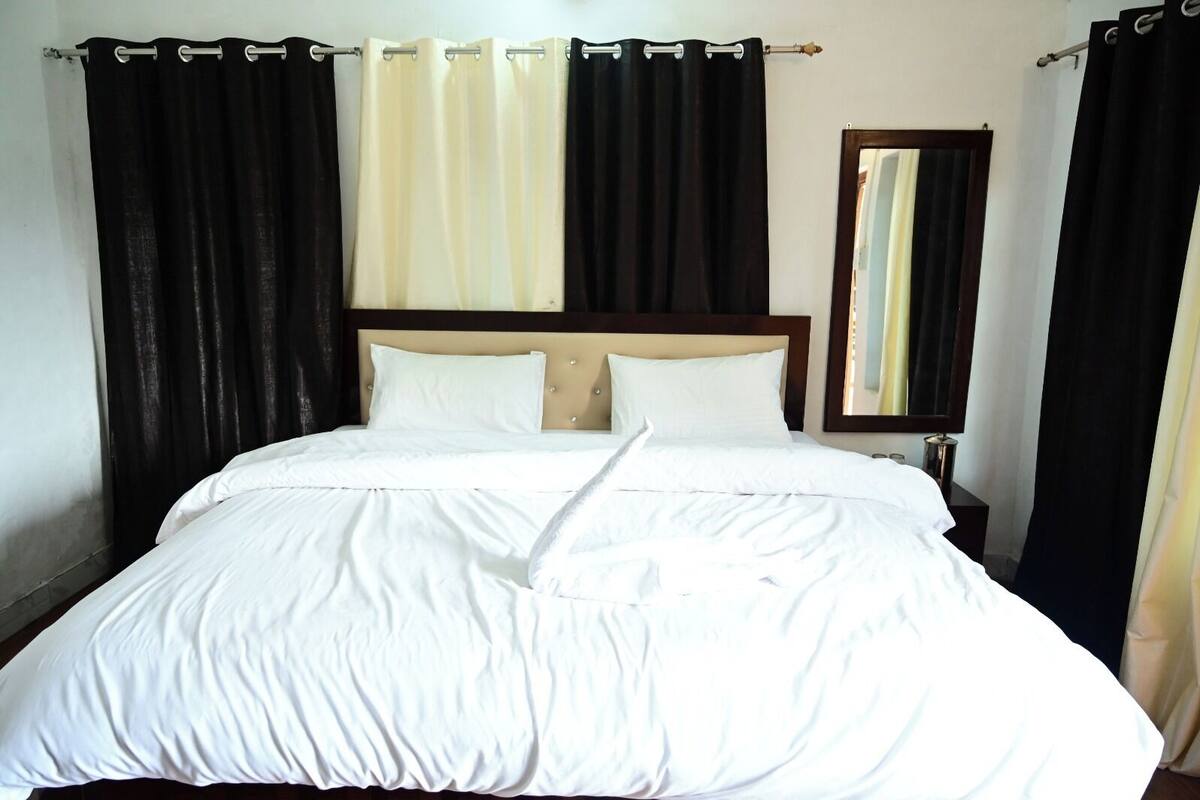 Deluxe Room Ground Floor | Desk, free WiFi, bed sheets