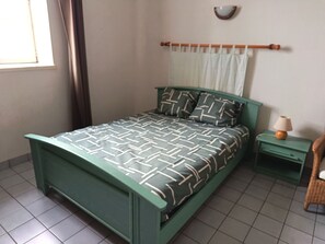 Room - Vrbo Property (Rochefort)