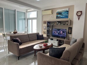 Living area - Beach Studio Durres Seaview (Durrës)