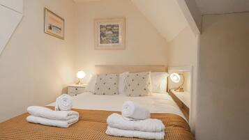 5 bedrooms, WiFi (free), individually decorated, individually furnished