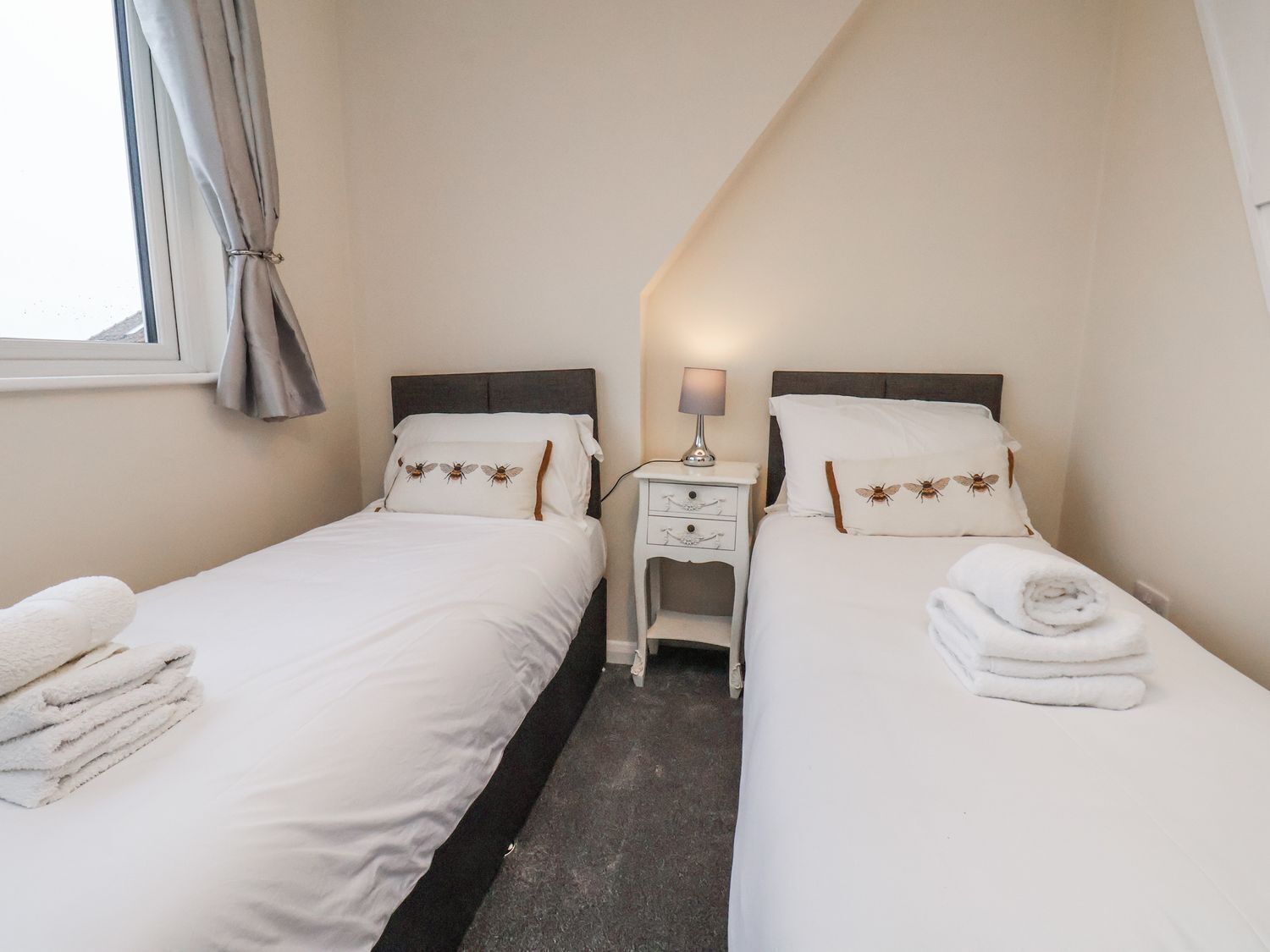 5 bedrooms, WiFi (free), individually decorated, individually furnished
