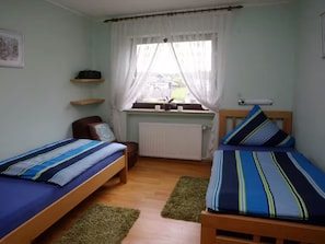 Room - Cozy vacation rental in Adenau—just a 10-minute walk to the Nordschleife! (Adenau)