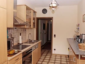 Private kitchen - Cozy vacation rental in Adenau—just a 10-minute walk to the Nordschleife! (Adenau)