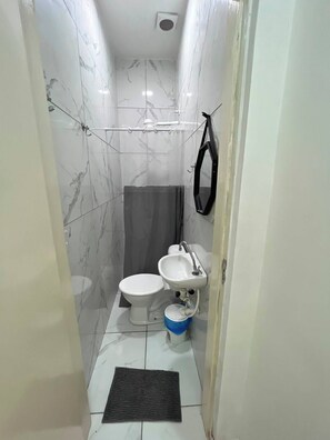 Bathroom - Studio 06 in Boa Vista - near the Consulate (Recife)