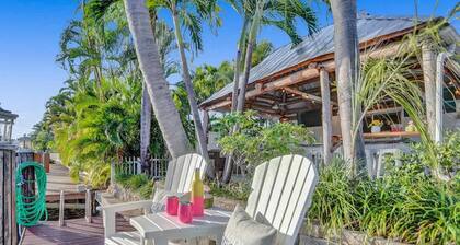 Waterfront With Pool Spa Tiki Bar and 1 Mile to Beach