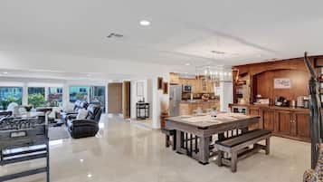 House | 4 bedrooms, Internet