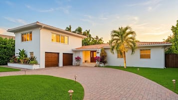 House | 6 bedrooms, Internet