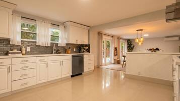 House | 6 bedrooms, Internet
