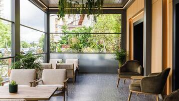 2 bar/lounge