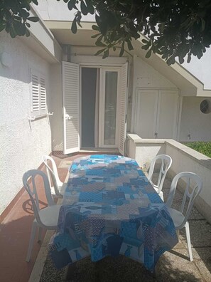 Outdoor dining - Vrbo Property (Marina di Pisa-tirrenia-calambr)