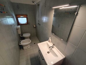Bathroom - Vrbo Property (Marina di Pisa-tirrenia-calambr)