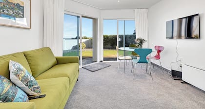 YAYA'S. Beautiful Beachside Holiday suite