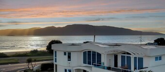 YAYA'S. Beautiful Beachside Holiday suite