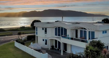 YAYA'S. Beautiful Beachside Holiday suite
