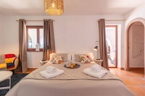 Iron/ironing board, WiFi, bed sheets, wheelchair access - Hacienda del Cazador: Luxury Villa in La Alquería (Mijas Pueblo)
