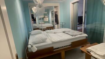 WiFi, bed sheets