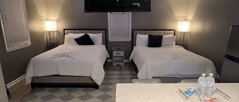 1 habitación, tabla de planchar con plancha, wifi y ropa de cama