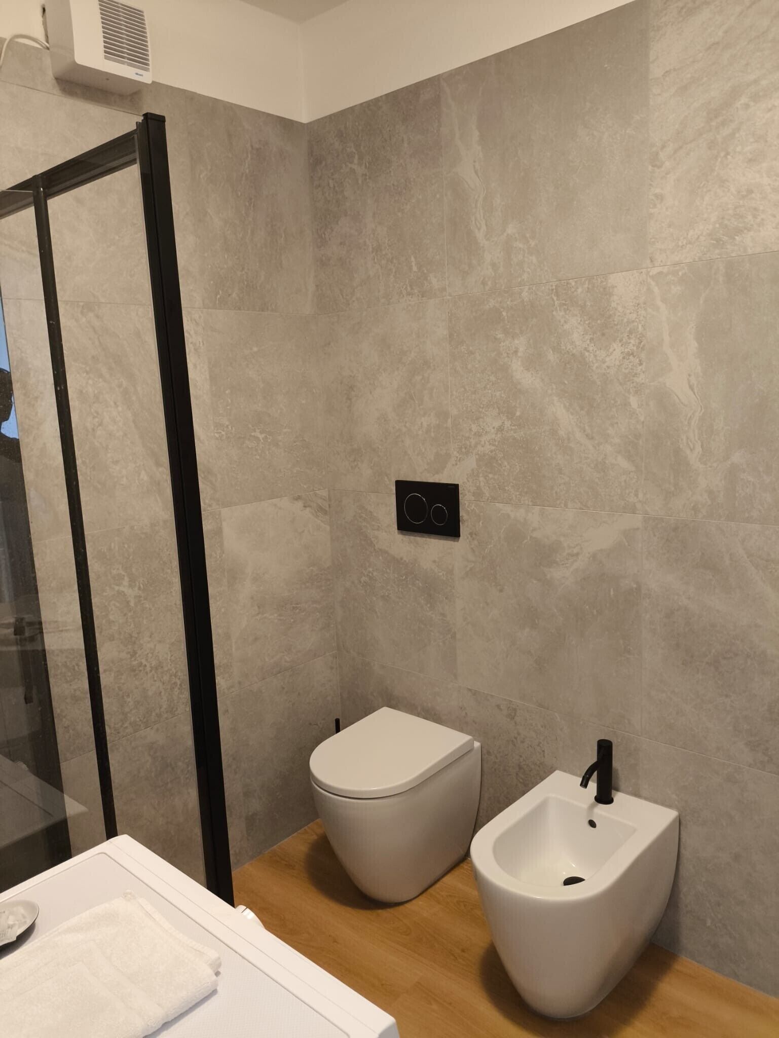 Shower, towels