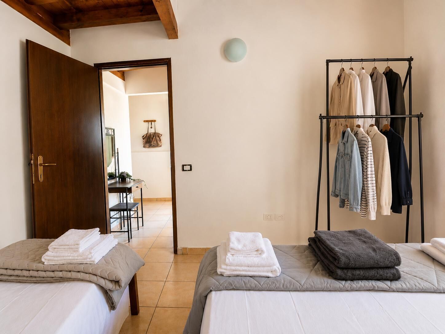 1 bedroom, bed sheets