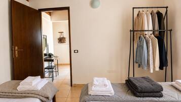 1 bedroom, bed sheets