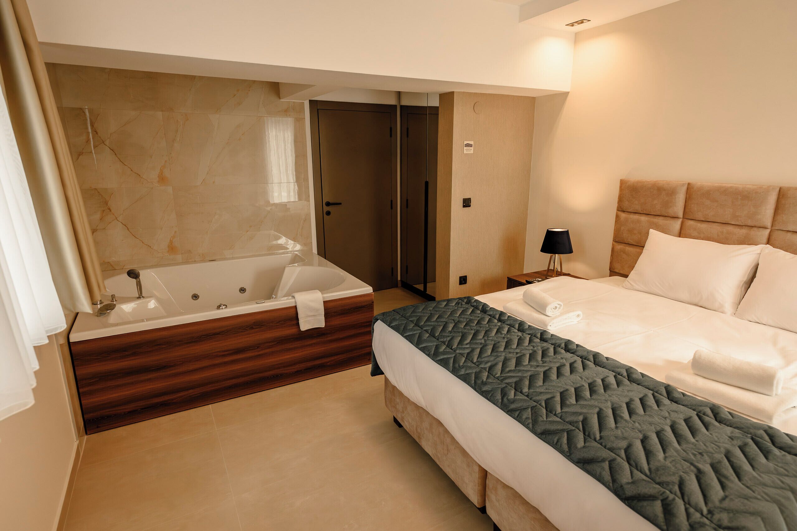 Deluxe Suite, City View | In-room safe, desk, blackout drapes, soundproofing