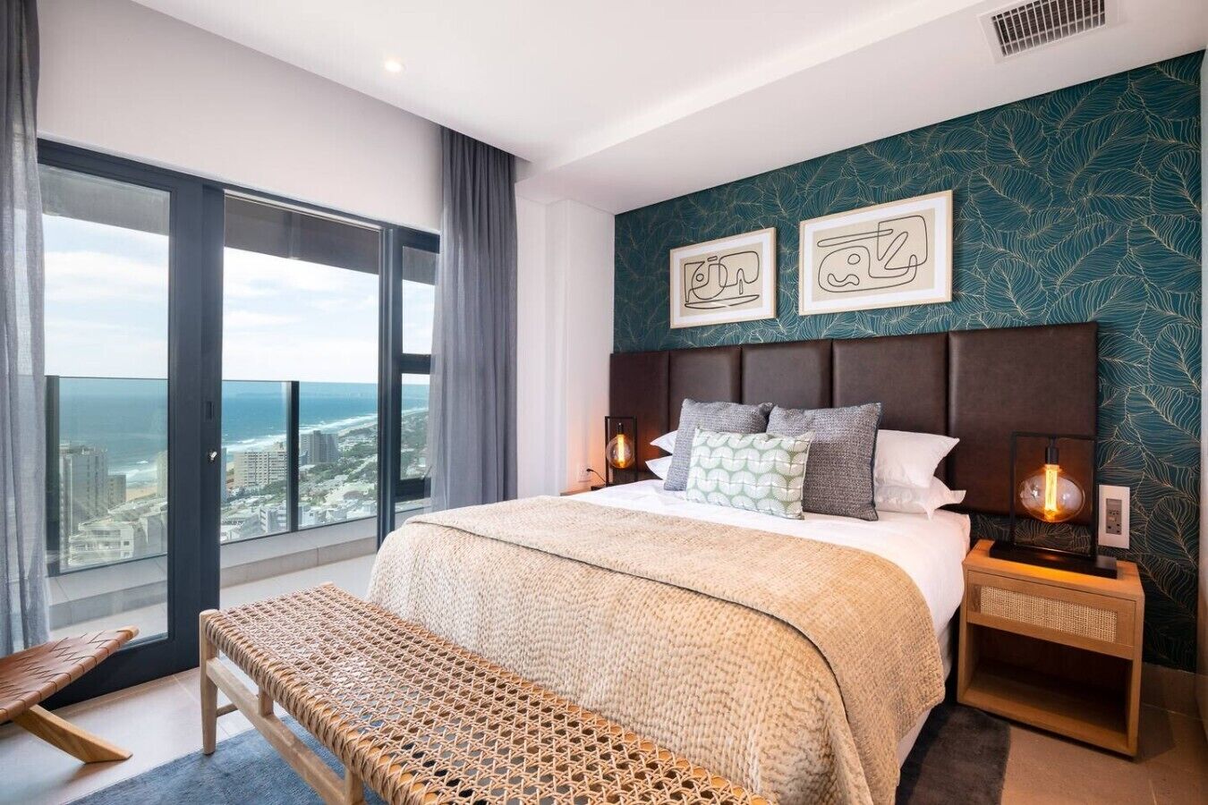 Desk, iron/ironing board, WiFi, bed sheets