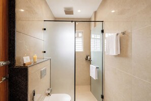 Deluxe Apartment, City View | Bathroom - Alaya Stays SLV Ventures Penthouse 4BHK (Bengaluru)