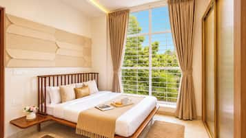 Deluxe Apartment, City View | Iron/ironing board, free WiFi