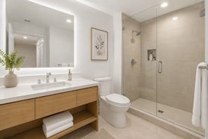 Camera Standard | Bagno | Set di cortesia gratuito, asciugacapelli, asciugamani, sapone