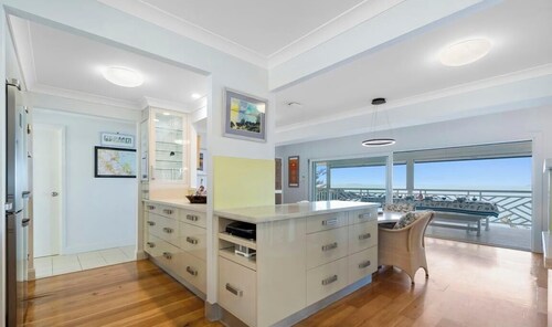 Silver Waters | Absolute Beachfront | 2 Ensuites | Small Groups
