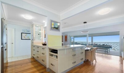 Silver Waters | Absolute Beachfront | 2 Ensuites | Small Groups