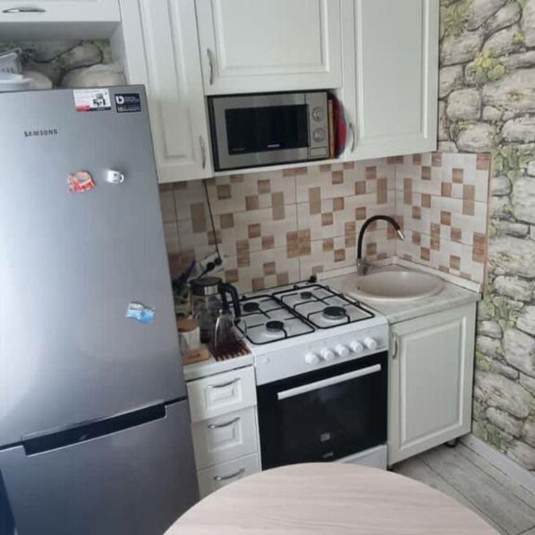 Private kitchen - Serene 2-bedroom apartment with AC in vibrant Yerevan (Yerevan)