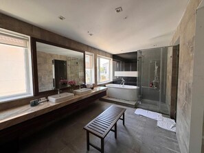 Basic Studio, City View | Bathroom - Sen Mercury Villa & Resort (Phu Quoc)
