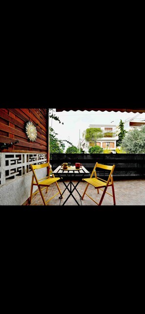 Outdoor dining - One room apartment (Papagos)