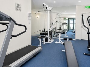 Fitness facility - 2BR CBD Modern Retreat Pool, Gym & Free Parking (Melbourne)