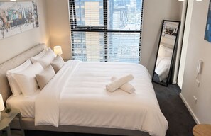 Iron/ironing board, Internet, bed sheets - 2BR CBD Modern Retreat Pool, Gym & Free Parking (Melbourne)