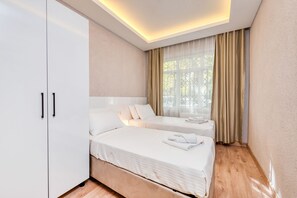 Deluxe-huoneisto, näköala puistoon | Pimennysverhot, äänieristys, silitysrauta/-lauta, ilmainen Wi-Fi