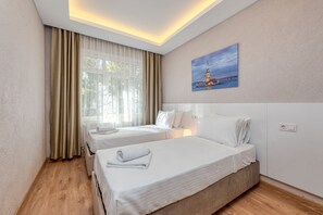 Deluxe-huoneisto, näköala puistoon | Pimennysverhot, äänieristys, silitysrauta/-lauta, ilmainen Wi-Fi