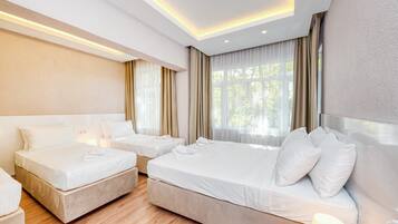 Luxury Apartment | Blackout curtains, soundproofing, iron/ironing board, free WiFi
