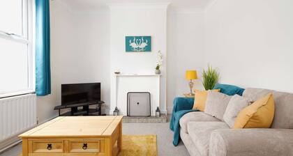 2 Bed Victorian Townhouse with Parking & Courtyard