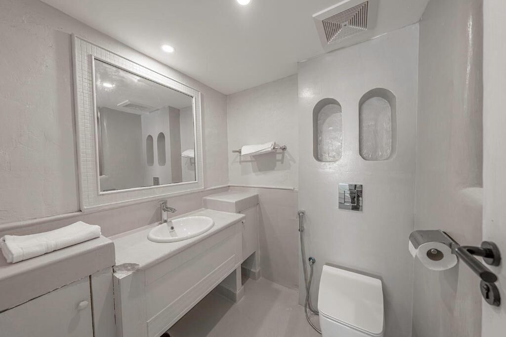 Comfort Villa, 4 Bedrooms, Poolside | Bathroom