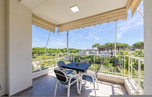 House - Beachside Family Apartment Balcony Parking (Ishëm)