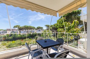 House - Beachside Family Apartment Balcony Parking (Ishëm)