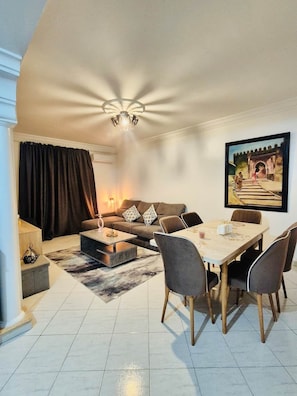 Interior - In the heart of Gueliz (Central and cozy) + Netflix (Marrakesh)