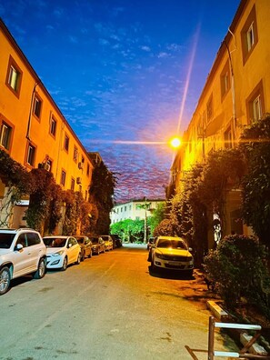 A street with parked cars and buildings on either side. - Lina Stay Riads, an authentic family-run riad in the center (Marrakesh)