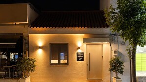 A building with a sign indicating 'Suite House 29' and a door with a handle. - Neilise - Modern Retreat in Central Kalamata (Kalamata)