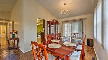House (4 Bedrooms) | Interior