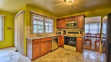 House (4 Bedrooms) | Interior