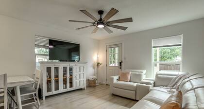 Quaint Houston Bungalow w/ Private Yard