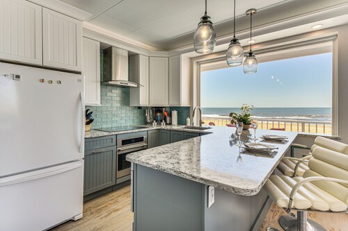 Oceanfront Balcony! Studio Suite in Virginia Beach